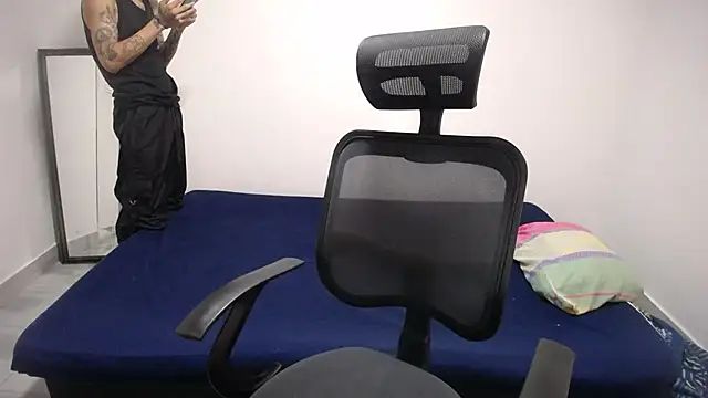 Snapshot of present_the_magic chatting on 03/19/26, 06:45 present the magic online show from 03/19/26, 06:45