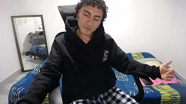 Snapshot of present_the_magic chatting on 03/25/26, 05:35 present the magic online show from 03/25/26, 05:35