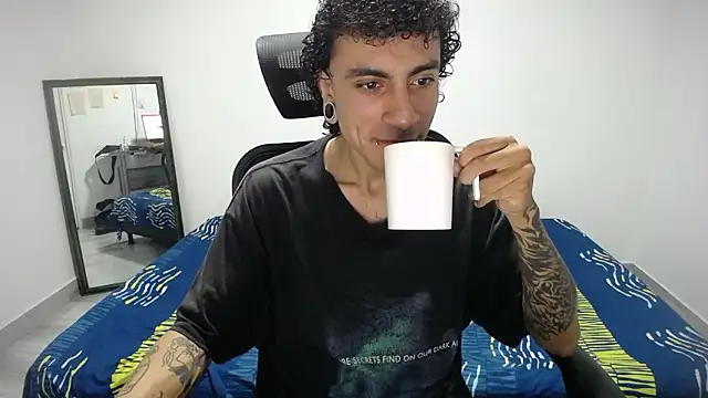 Snapshot of present_the_magic chatting on 03/26/26, 05:46 present the magic online show from 03/26/26, 05:46