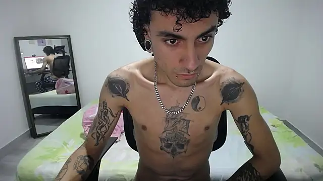 Snapshot of present_the_magic chatting on 04/01/26, 06:25 present the magic online show from 04/01/26, 06:25