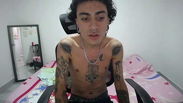 Snapshot of present_the_magic chatting on 04/06/26, 02:29 present the magic online show from 04/06/26, 02:29