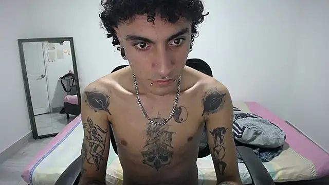 Snapshot of present_the_magic chatting on 04/16/26, 04:57 present the magic online show from 04/16/26, 04:57