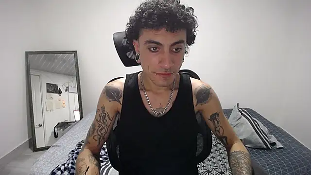 Snapshot of present_the_magic chatting on 04/18/26, 04:49 present the magic online show from 04/18/26, 04:49