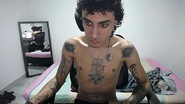 Snapshot of present_the_magic chatting on 04/19/26, 04:34 present the magic online show from 04/19/26, 04:34