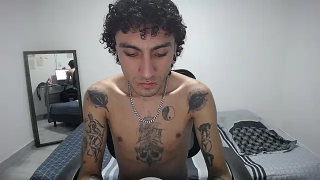 Snapshot of present_the_magic chatting on 04/20/26, 05:32 present the magic online show from 04/20/26, 05:32