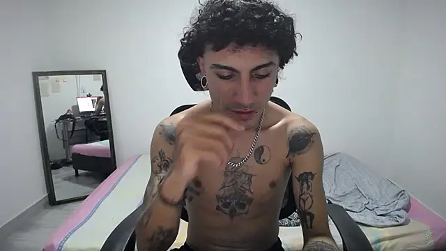 Snapshot of present_the_magic chatting on 04/21/26, 06:31 present the magic online show from 04/21/26, 06:31