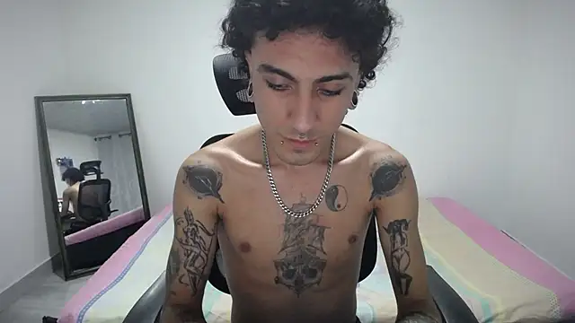 Snapshot of present_the_magic chatting on 04/23/26, 04:24 present the magic online show from 04/23/26, 04:24