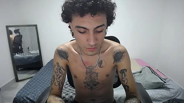 Snapshot of present_the_magic chatting on 04/24/26, 04:48 present the magic online show from 04/24/26, 04:48