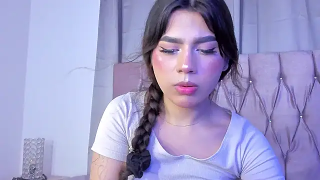 Snapshot of Ashley_piinkk_ chatting on 03/21/25, 05:43 Ashley piinkk  online show from 03/21/25, 05:43