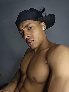 Snapshot of Jhonyblack_1 chatting on 04/15/26, 01:01 Jhonyblack 1 online show from 04/15/26, 01:01