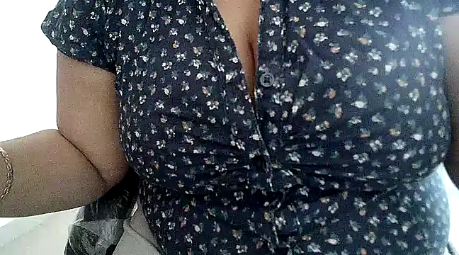 Snapshot of hot_pavitra chatting on 02/05/25, 04:48 hot pavitra online show from 02/05/25, 04:48