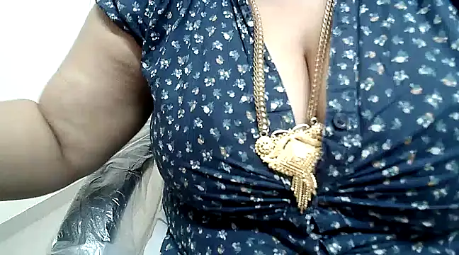 Snapshot of hot_pavitra chatting on 02/05/25, 05:09 hot pavitra online show from 02/05/25, 05:09