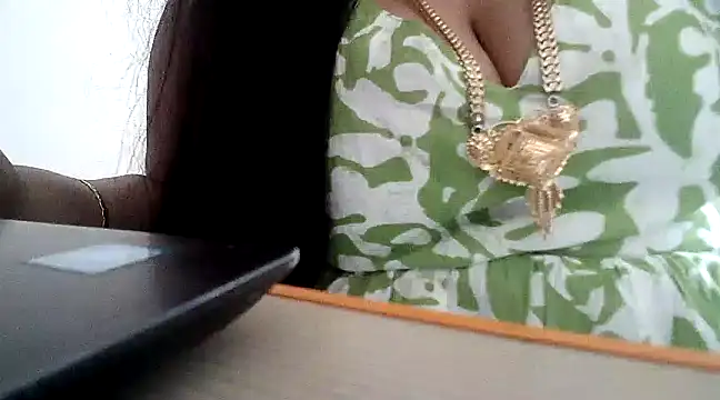 Snapshot of hot_pavitra chatting on 02/13/25, 06:52 hot pavitra online show from 02/13/25, 06:52