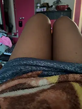 Snapshot of TASHa009 chatting on 12/19/25, 08:43 TASHa009 online show from 12/19/25, 08:43