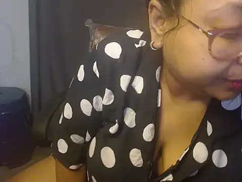 Snapshot of TASHa009 chatting on 02/17/26, 08:33 TASHa009 online show from 02/17/26, 08:33