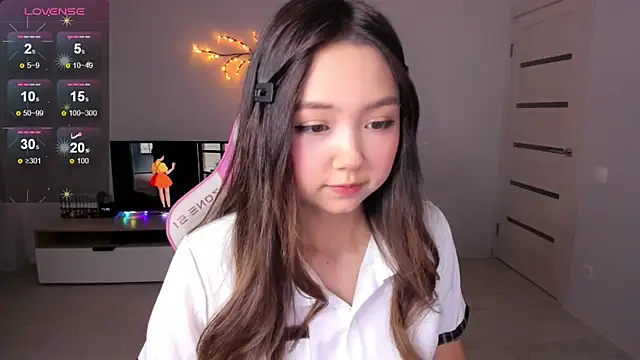 Snapshot of Fluffy_Rose chatting on 09/28/25, 02:28 Fluffy Rose online show from 09/28/25, 02:28