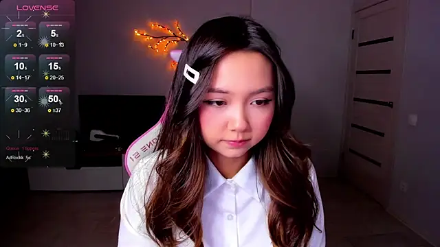 Snapshot of Fluffy_Rose chatting on 10/08/25, 11:57 Fluffy Rose online show from 10/08/25, 11:57