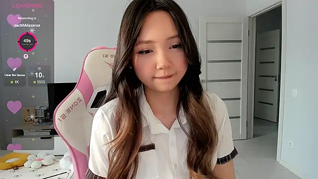 Snapshot of Fluffy_Rose chatting on 04/18/26, 03:21 Fluffy Rose online show from 04/18/26, 03:21