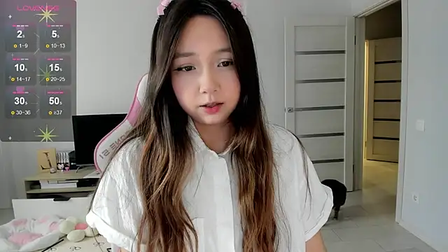 Snapshot of Fluffy_Rose chatting on 05/07/26, 04:07 Fluffy Rose online show from 05/07/26, 04:07