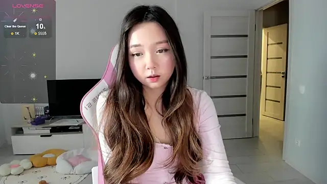 Snapshot of Fluffy_Rose chatting on 05/26/26, 12:28 Fluffy Rose online show from 05/26/26, 12:28