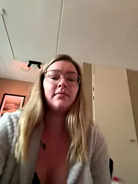 Snapshot of xX_HotCouple_Xx chatting on 09/21/25, 08:49 xX HotCouple Xx online show from 09/21/25, 08:49