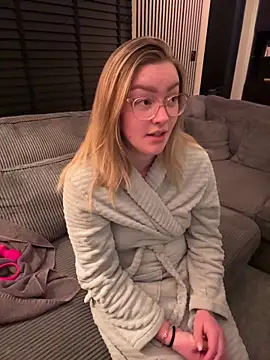 Snapshot of xX_HotCouple_Xx chatting on 12/16/25, 10:04 xX HotCouple Xx online show from 12/16/25, 10:04