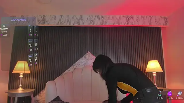 Snapshot of MeganDraco_ chatting on 10/28/25, 12:30 MeganDraco  online show from 10/28/25, 12:30