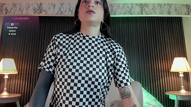 Snapshot of MeganDraco_ chatting on 10/29/25, 12:29 MeganDraco  online show from 10/29/25, 12:29