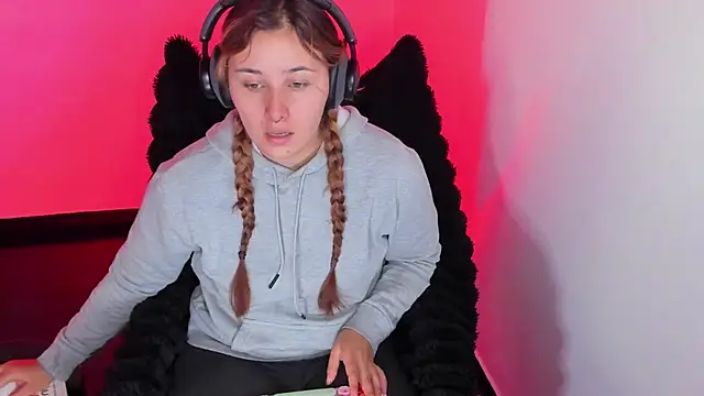 bonnie moon  online show from 01/31/26, 08:07