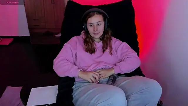 bonnie moon  online show from 02/24/26, 06:06