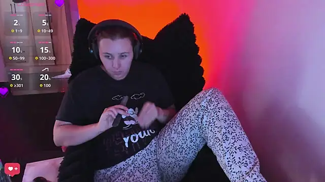 bonnie moon  online show from 03/03/26, 08:04