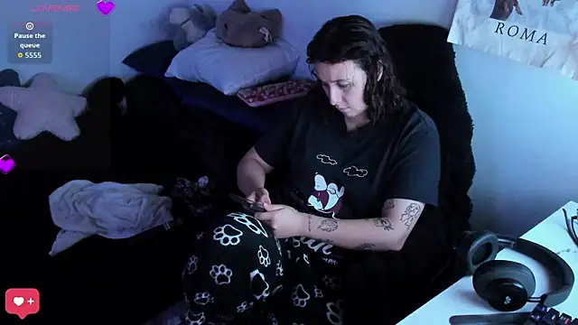 bonnie moon  online show from 04/25/26, 04:48