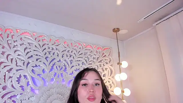 Snapshot of Kayla_stern_ chatting on 12/19/25, 07:43 Kayla stern online show from 12/19/25, 07:43