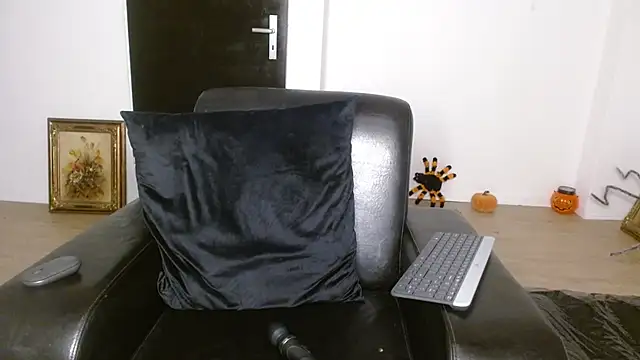 Snapshot of JuicyJanexo chatting on 10/11/25, 04:22 JuicyJanexo online show from 10/11/25, 04:22