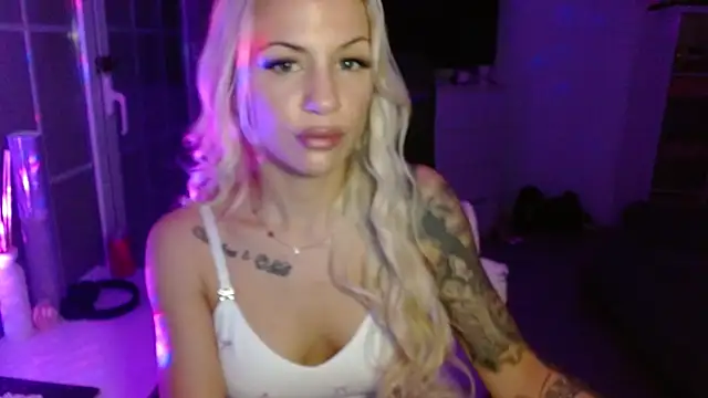 Snapshot of JuicyJanexo chatting on 03/08/26, 07:12 JuicyJanexo online show from 03/08/26, 07:12