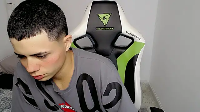 Snapshot of bby_santi chatting on 03/10/25, 04:57 bby santi online show from 03/10/25, 04:57