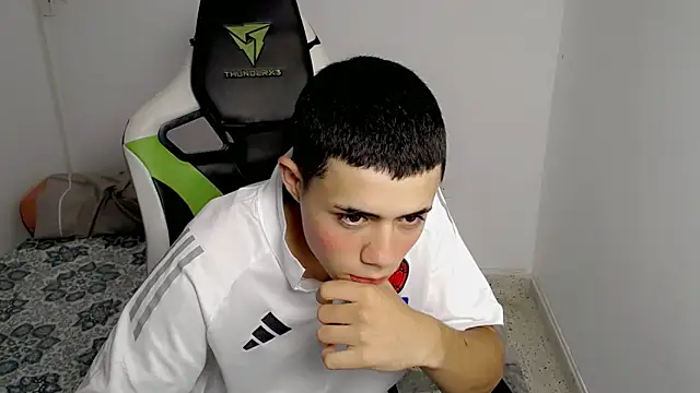 Snapshot of bby_santi chatting on 03/14/25, 05:13 bby santi online show from 03/14/25, 05:13