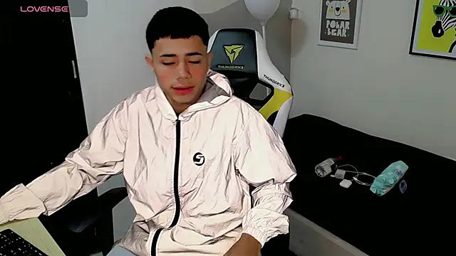 Snapshot of bby_santi chatting on 09/20/25, 12:50 bby santi online show from 09/20/25, 12:50