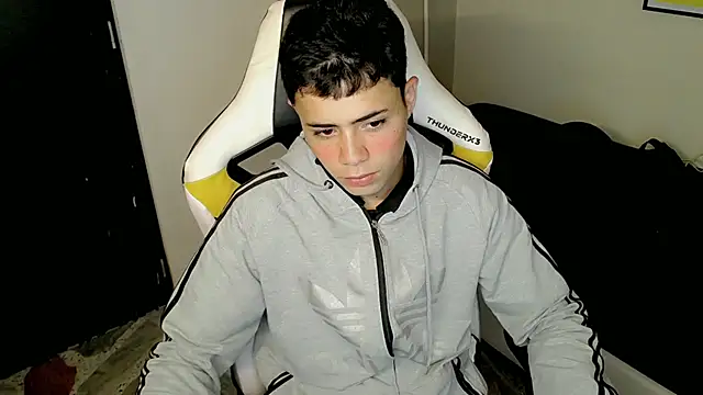 Snapshot of bby_santi chatting on 10/06/25, 05:21 bby santi online show from 10/06/25, 05:21