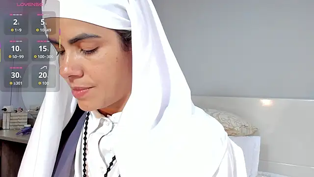 Snapshot of ClaraMariaMon chatting on 04/06/26, 04:52 ClaraMariaMon online show from 04/06/26, 04:52