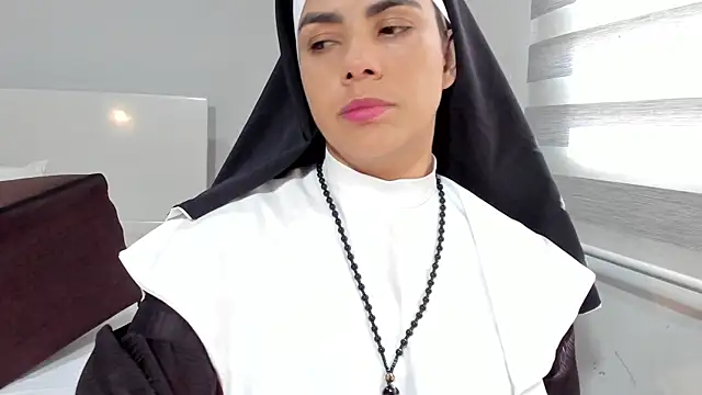 Snapshot of ClaraMariaMon chatting on 04/23/26, 02:52 ClaraMariaMon online show from 04/23/26, 02:52