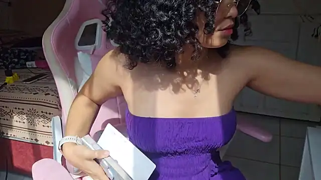 Snapshot of ELIZABETHFX chatting on 03/06/25, 07:21 ELIZABETHFX online show from 03/06/25, 07:21