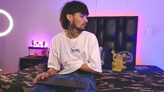 Snapshot of Brutal_Sex_Fucking chatting on 11/06/25, 06:14 Brutal Sex Fucking online show from 11/06/25, 06:14