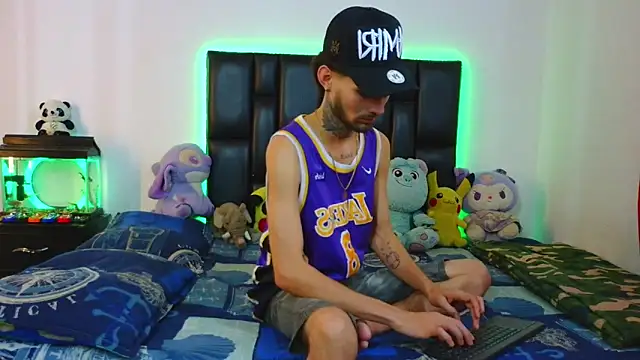 Snapshot of Brutal_Sex_Fucking chatting on 05/15/26, 03:57 Brutal Sex Fucking online show from 05/15/26, 03:57