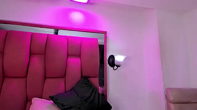 jennifer ts online show from 01/28/25, 11:50