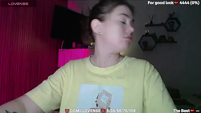 Snapshot of SuchCute chatting on 04/04/26, 02:03 SuchCute online show from 04/04/26, 02:03