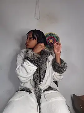 Snapshot of hot-tandy chatting on 12/13/25, 10:04 hot-tandy online show from 12/13/25, 10:04