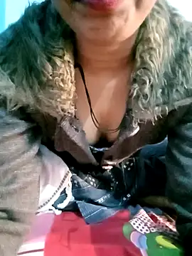 Snapshot of Desisumana chatting on 12/24/24, 06:55 Desisumana online show from 12/24/24, 06:55