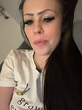 Snapshot of Highschoolpussy chatting on 01/17/25, 07:49 Highschoolpussy online show from 01/17/25, 07:49