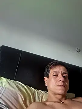 Snapshot of Tulio_maravilha12 chatting on 03/06/26, 03:52 Tulio maravilha12 online show from 03/06/26, 03:52